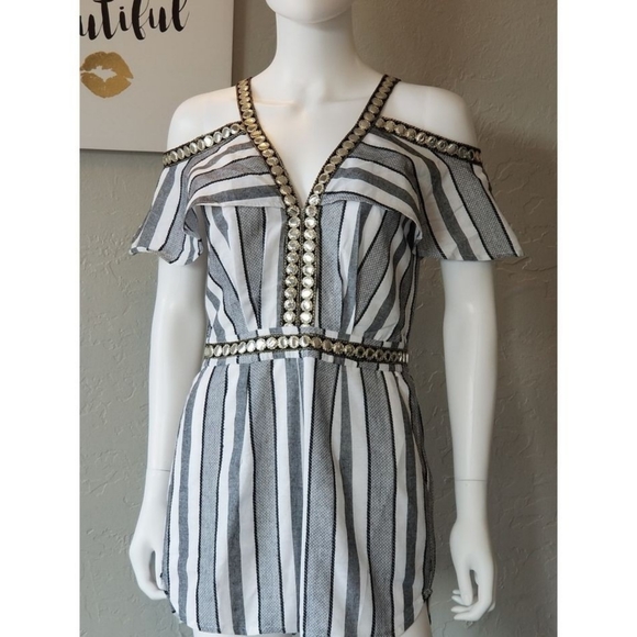 Knit V-neck Short Sleeve Romper - Picture 3 of 4